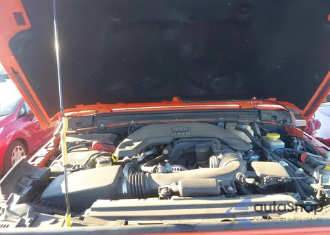 2018 Jeep Wrangler Unlimited Sahara 4X4 from USA, damaged, VIN 1C4HJXEG1JW212337